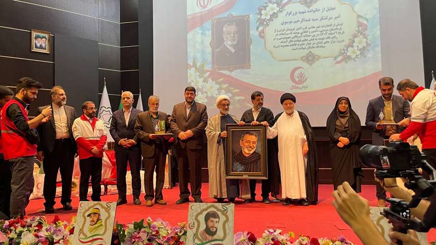 تجلیل از فعالان جمعیت هلال احمر در جنگ تحمیلی در همایش تجلی هلال