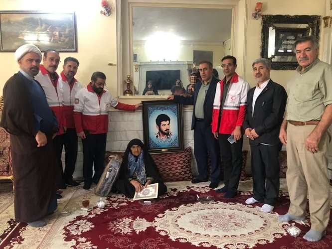 کاروان سلامت هلال‌احمر استان قم با رویکردهای درمانی، فرهنگی، آموزشی و حمایتی در شهرستان جعفرآباد