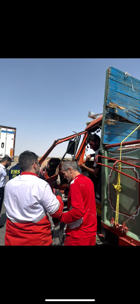 یک مصدوم و یک فوتی در حادثه برخورد تریلی و خاور در اتوبان قم ـ گرمسار