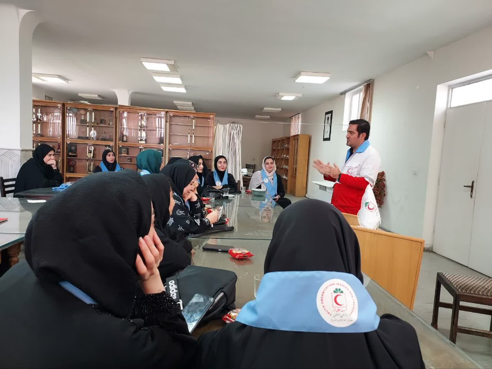 جلسه ماهیانه اعضای کانون دانشجویی هلال‌احمر قم برگزار شد