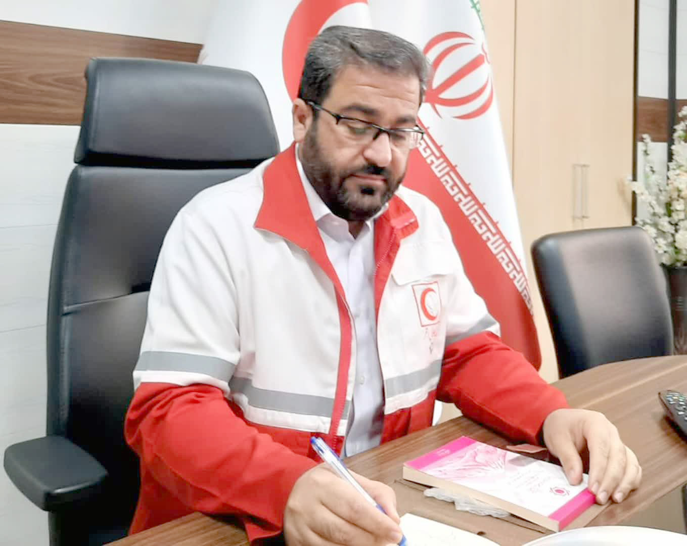 پیام تبریک مدیرعامل جمعیت هلالاحمر استان قم به مناسبت هفته دولت و روز کارمند