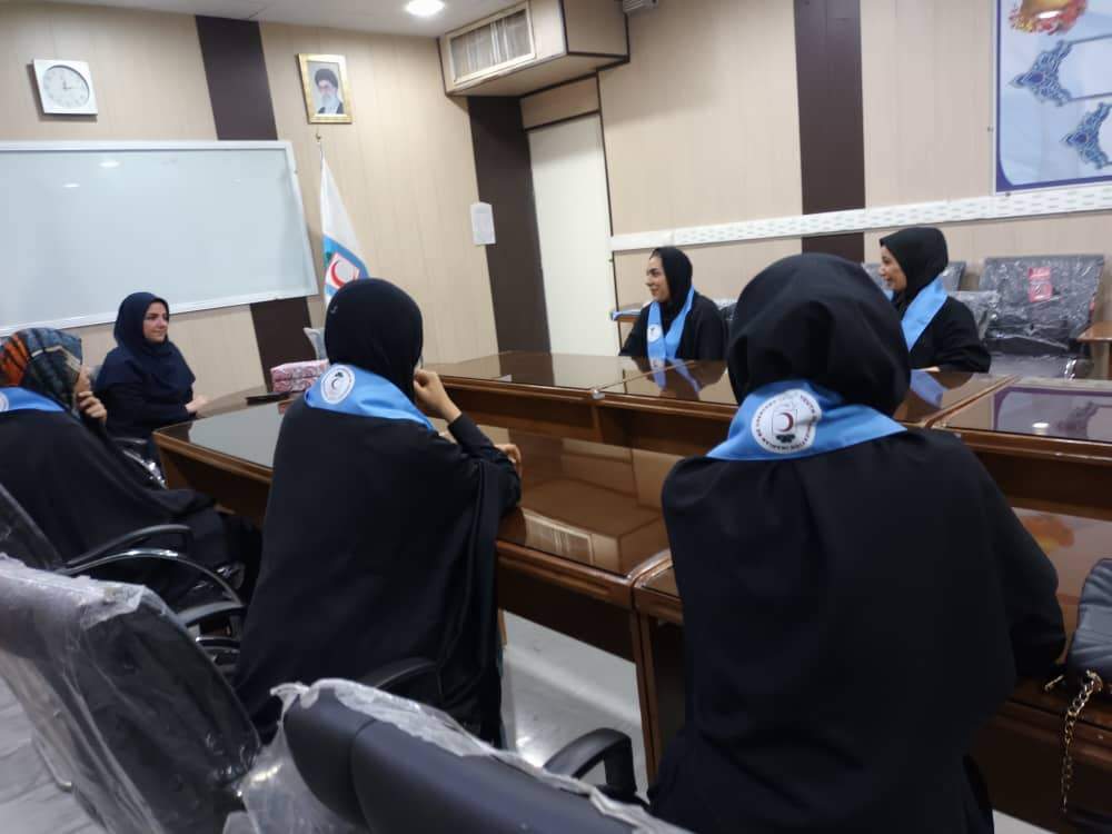 ‌نشست دبیران کانون دانش آموزی هلال احمر استان قم برگزار شد