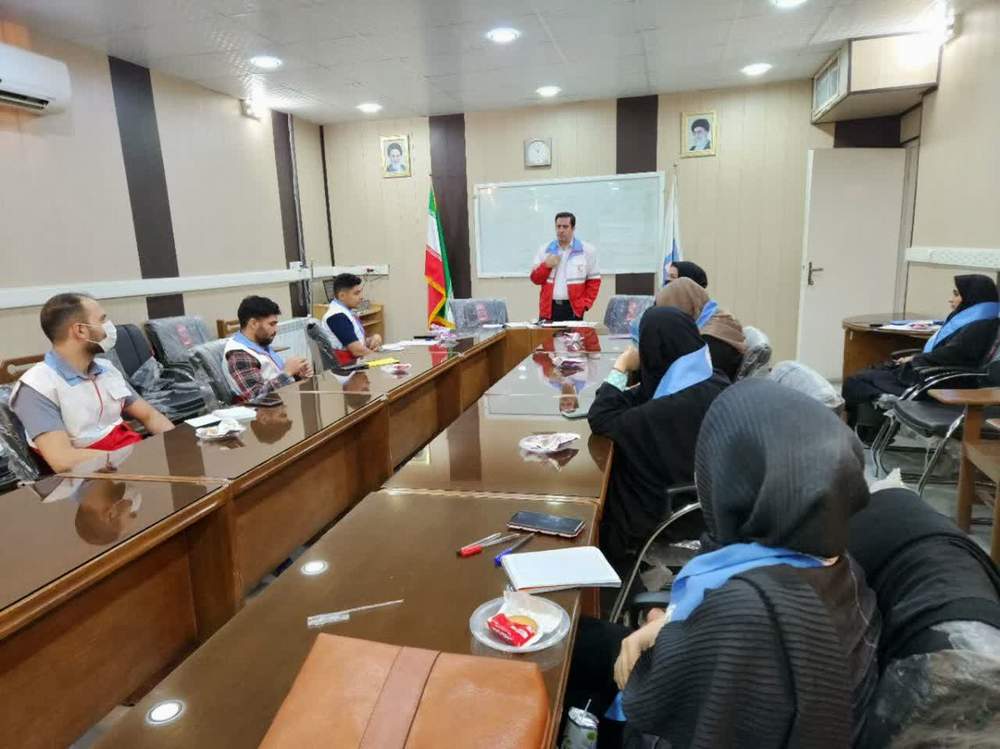 جلسه هم اندیشی دبیران کانون‌ دانشجویی هلال احمر استان قم برگزار شد