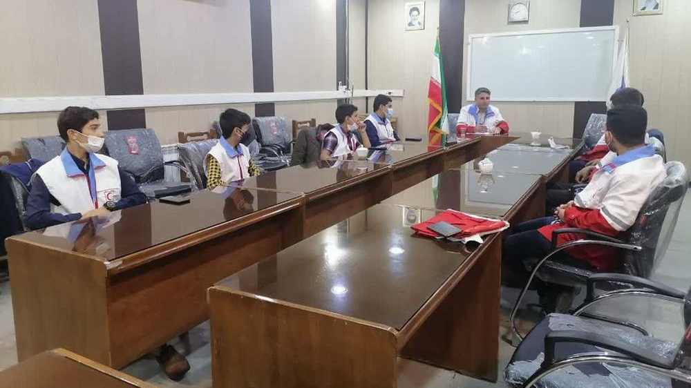 نشست اعضای فعال کانون های دانش آموزی هلالاحمر استان قم برگزار شد