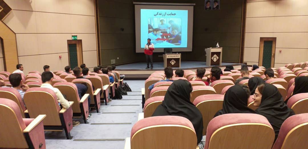 برگزاری کارگاه آشنایی با هلال احمر و صلیب سرخ در دانشگاه علوم پزشکی قم