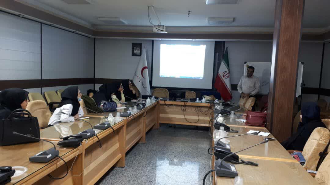 برگزاری کارگاه آموزشی داروشناسی ویژه تیم های بهداشت و درمان اضطراری هلال احمر قم