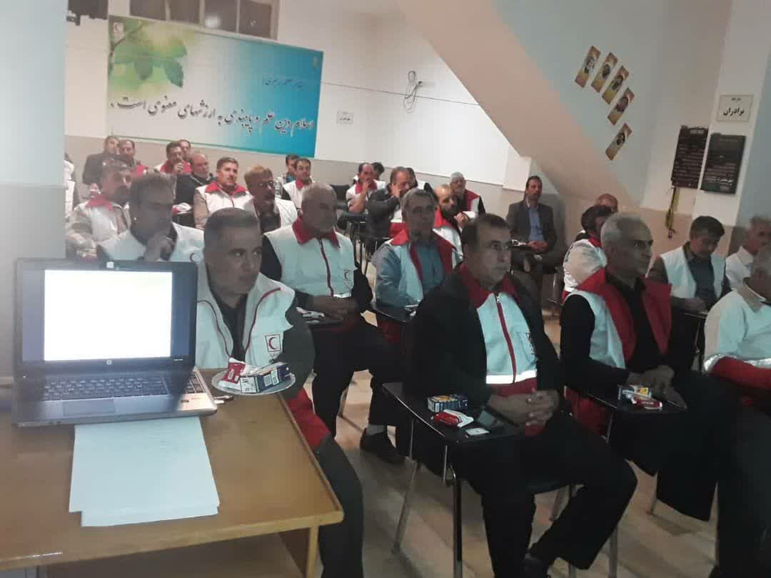 دوره ی آمادگی در برابر مخاطرات ویژه داوطلبان هلال احمر در قم برگزار شد