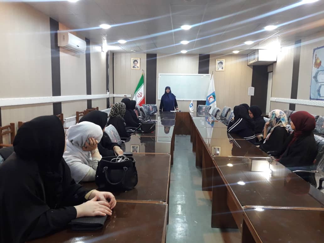 برگزاری کارگاه آشنایی با نهضت صلیب سرخ و هلال احمر در قم