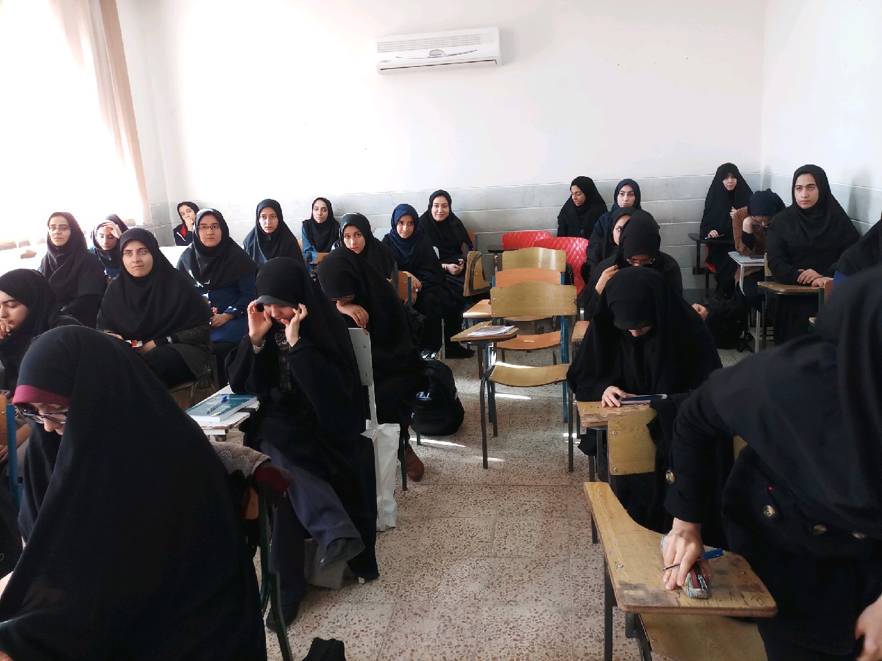 برگزاری همزمان آزمون پایان دوره ویژه 8 گروه از خواهران دانشجو دانشگاه فرهنگیان پردیس حضرت معصومه(س)