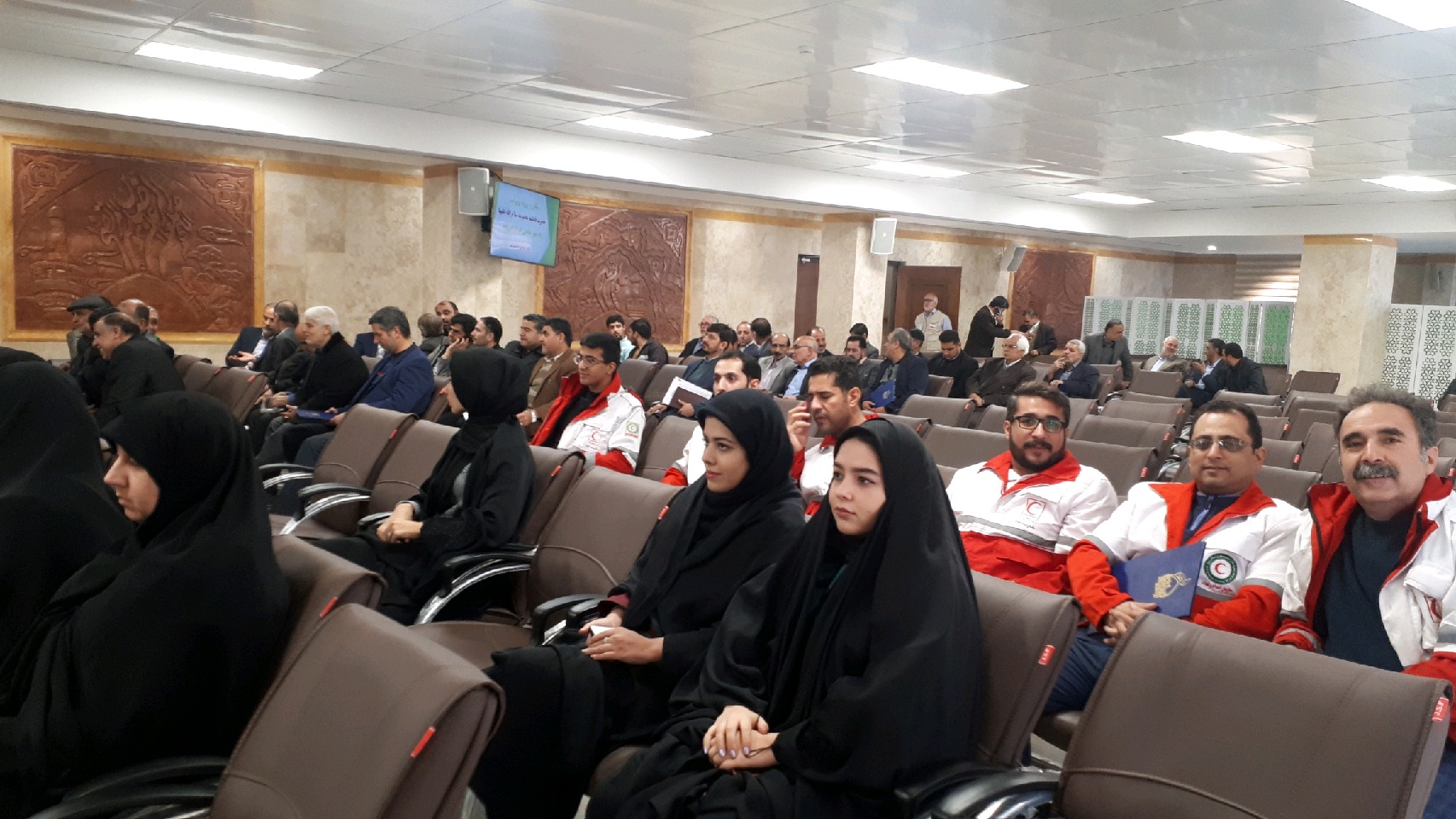 تجلیل از خدمات هلال احمر در آیین تکریم خیرین و خادمین موکب شهدای منا