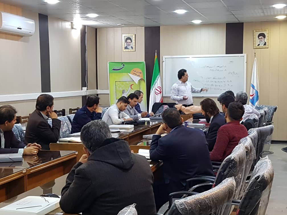 حضور۱۱۰ نفر از مدیران و معلمان مدارس استان قم در دوره آموزشی پای درس ماه