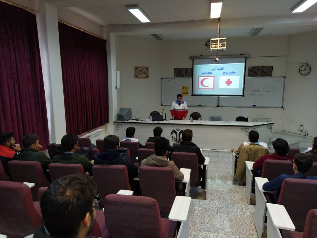 برگزاری کارگاه آشنایی با نهضت صلیب سرخ در دانشگاه قم