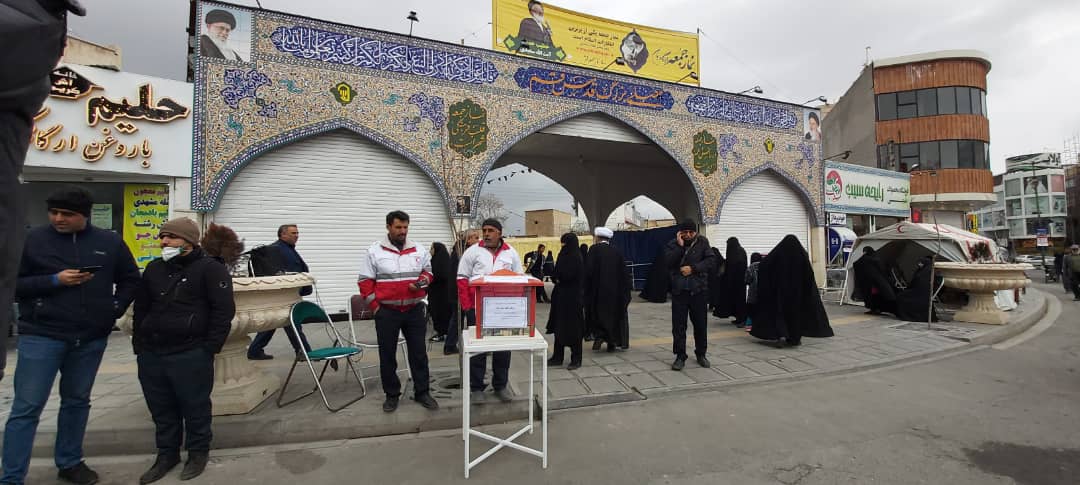 جوانان و داوطلبان هلال احمر قم به یاری آسیب دیدگان سیل شتافتند