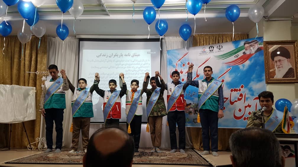 افتتاح طرح "یاریگران زندگی" با مشارکت اعضای کانون های دانش اموزی قم در مدارس