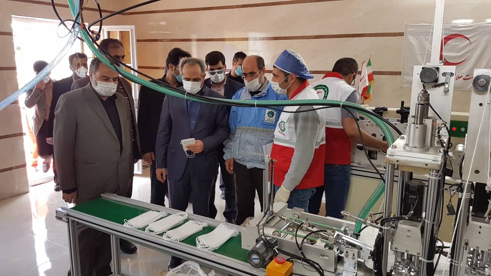 گزارش تصويري//بازدید دکتر سرمست استاندار قم از واحد تولیدی تازه راه اندازی شده ماسک بهداشتی با همکاری دانشگاه علوم پزشکی و جمعیت هلال احمر استان