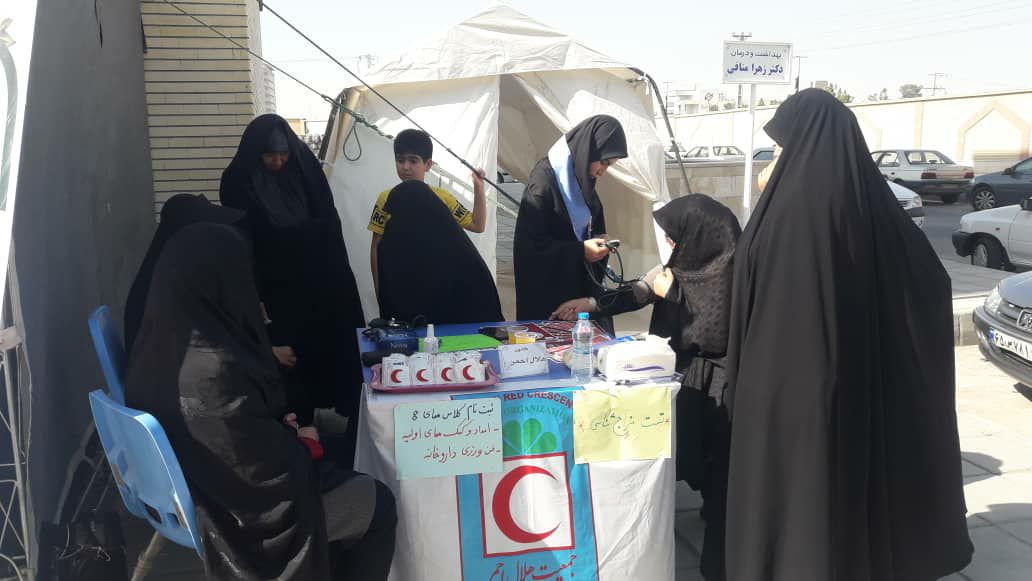 اعضای کانون دانشجویی دانشگاه قم به استقبال نودانشجویان رفتند