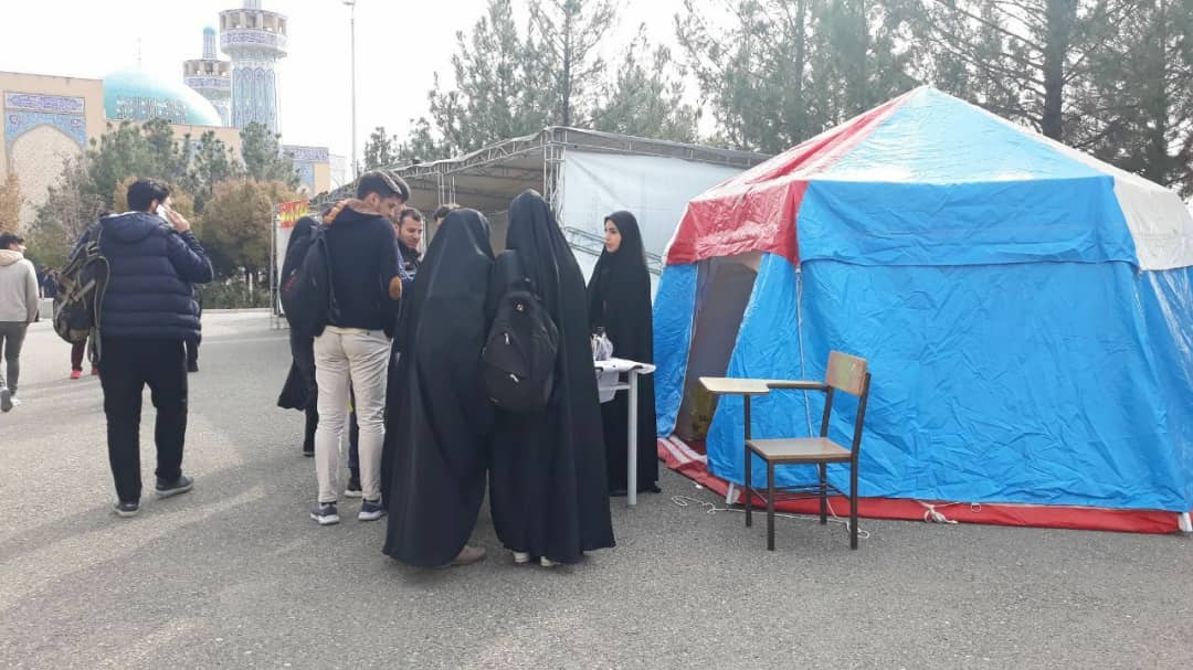 برپایی غرفه خیریه کانون دانشجویی دانشگاه آزاد اسلامی قم