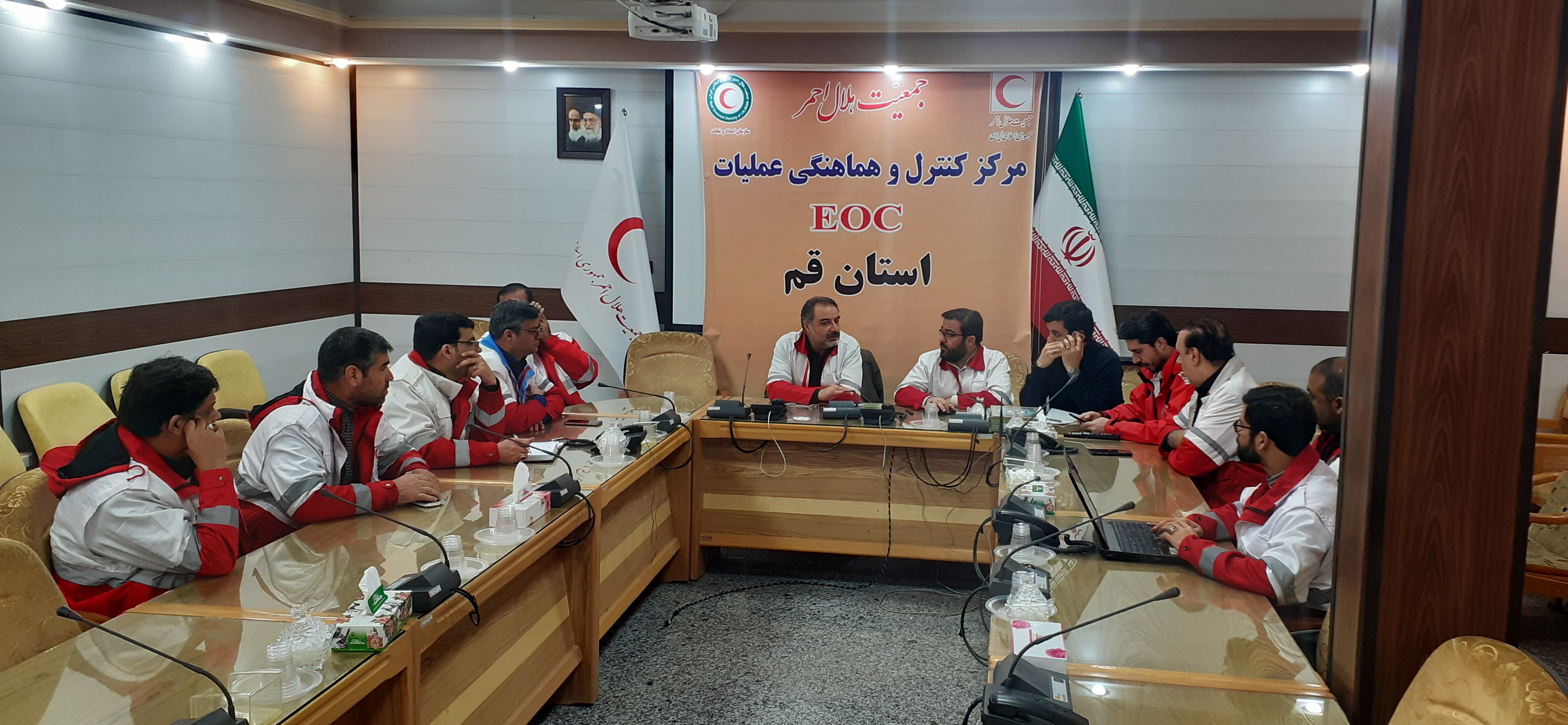 اعزام 30 امدادگر و 4 خودروی امدادی و تیم آنست هلال احمر قم به محل سقوط هواپیما