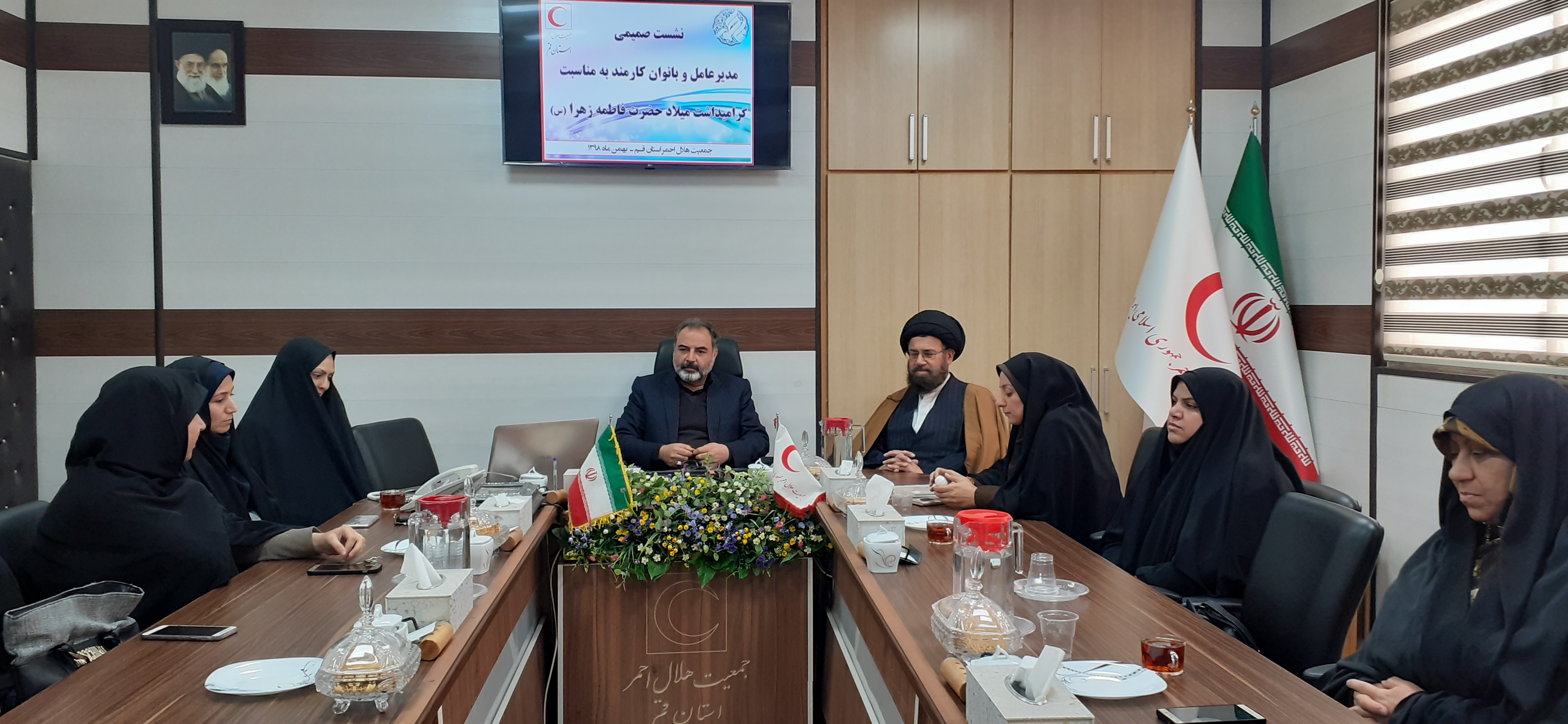 برگزاری نشست صمیمی مدیرعامل با کارکنان بانوی هلال احمر قم