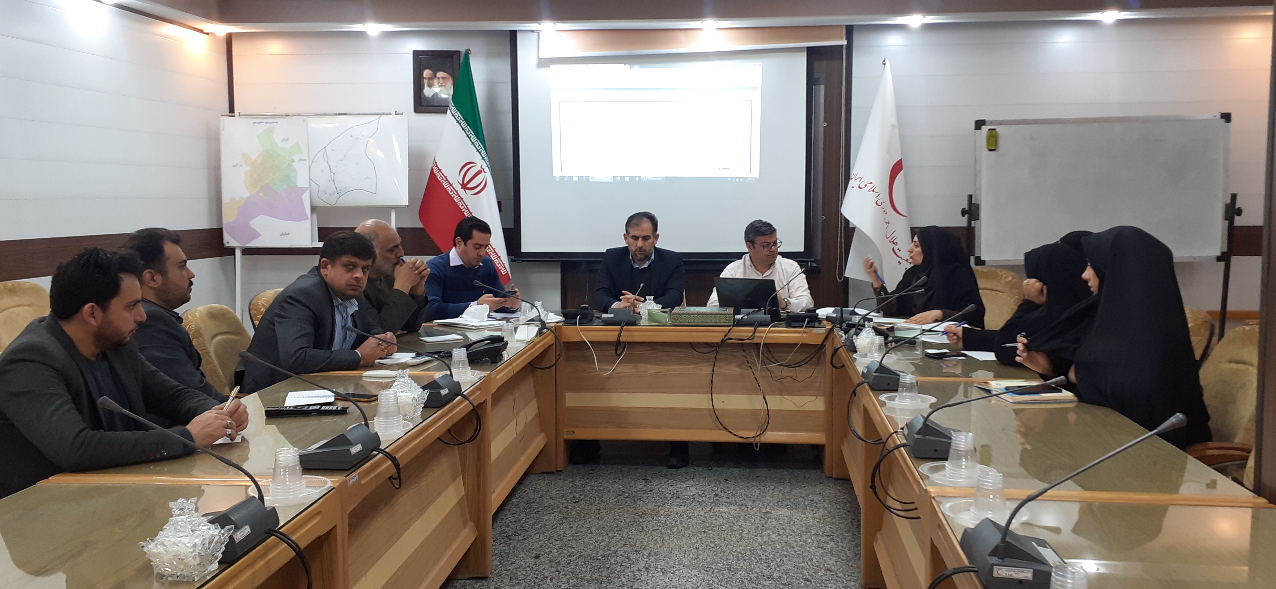 برگزاری نشست هم اندیشی اجرای طرح نوروزی جوانان و انتخابات مجامع کانون ها در هلال احمر قم